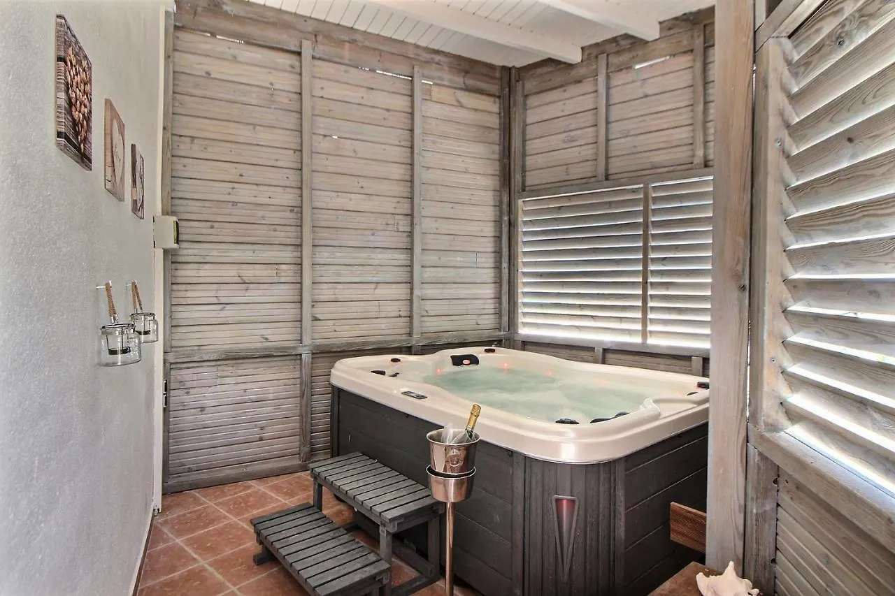 Appartement THOMANA , jacuzzi privé, plage à 200 m Le Moule Apartamento