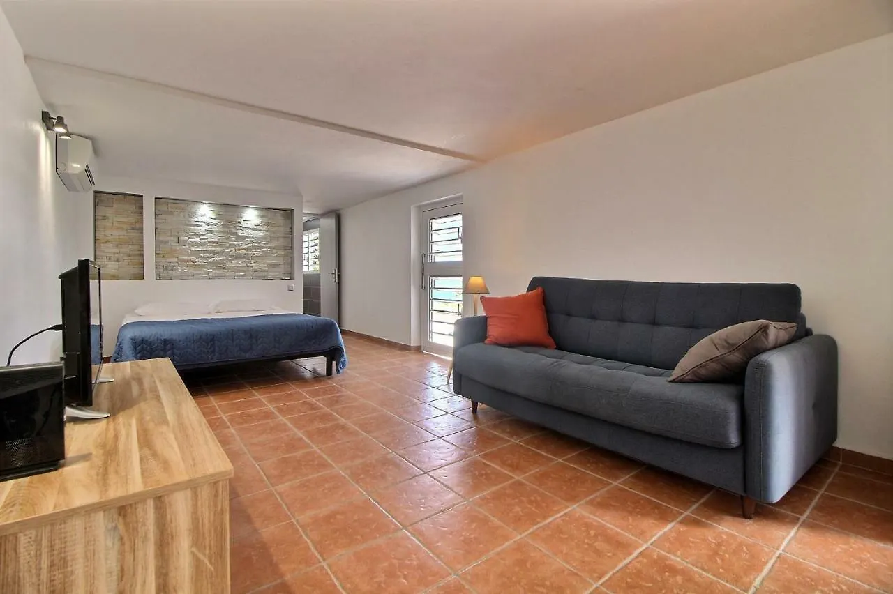 Apartmán Appartement Thomana , Jacuzzi Prive, Plage A 200 M Le Moule