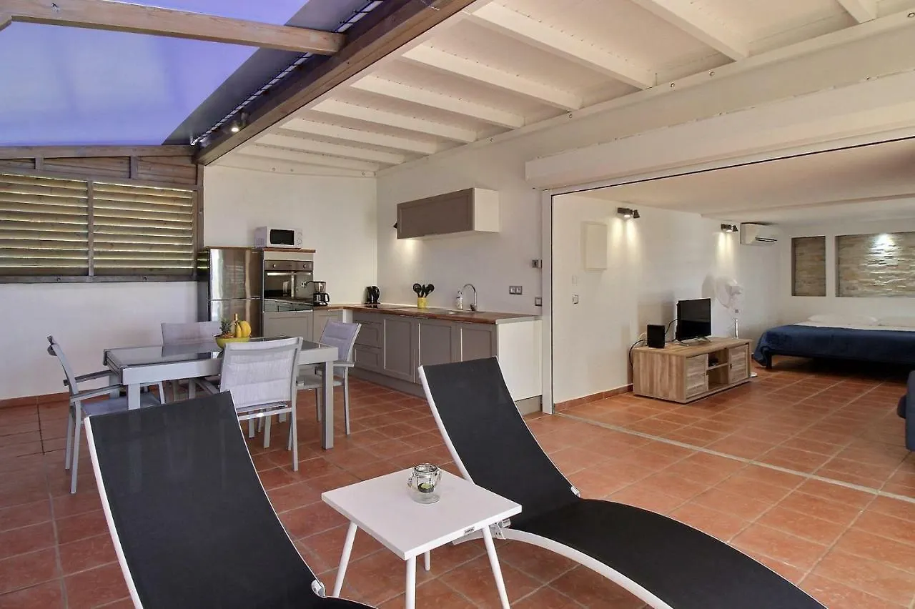 Appartement Thomana , Jacuzzi Prive, Plage A 200 M Le Moule 0*,